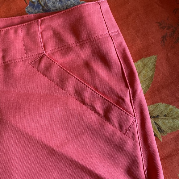 Cute and stylish. Very flattering shorts - Picture 4 of 8